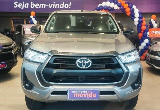 TOYOTA HILUX 2.8 D-4D TURBO DIESEL CD SR 4X4 AUTOMÁTICO TOYOTA HILUX 2.8 D-4D TURBO DIESEL CD SR 4X4 AUTOMÁTICO